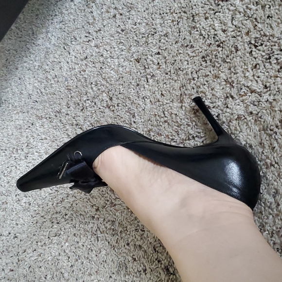 BCBG 8 1/2 black heels - Picture 10 of 11